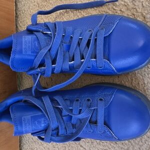 Adidas Blue Sneakers Sleek Low-Top Design